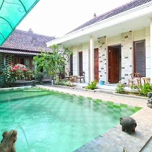 Hotel Oyo 90363 Nira Bali